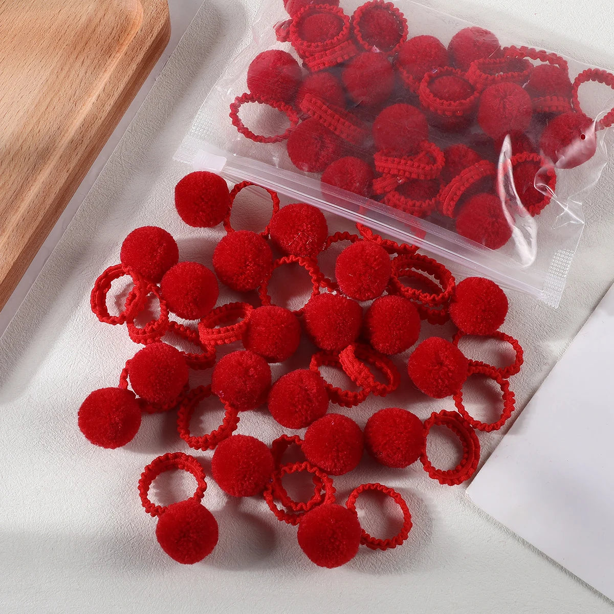 Lot de 20 chouchous à pompons en peluche