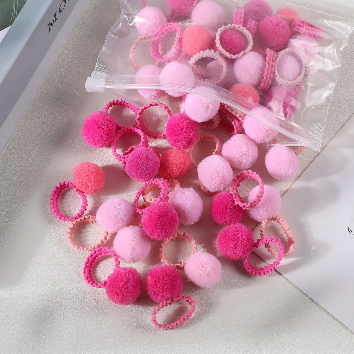 Lot de 20 chouchous à pompons en peluche